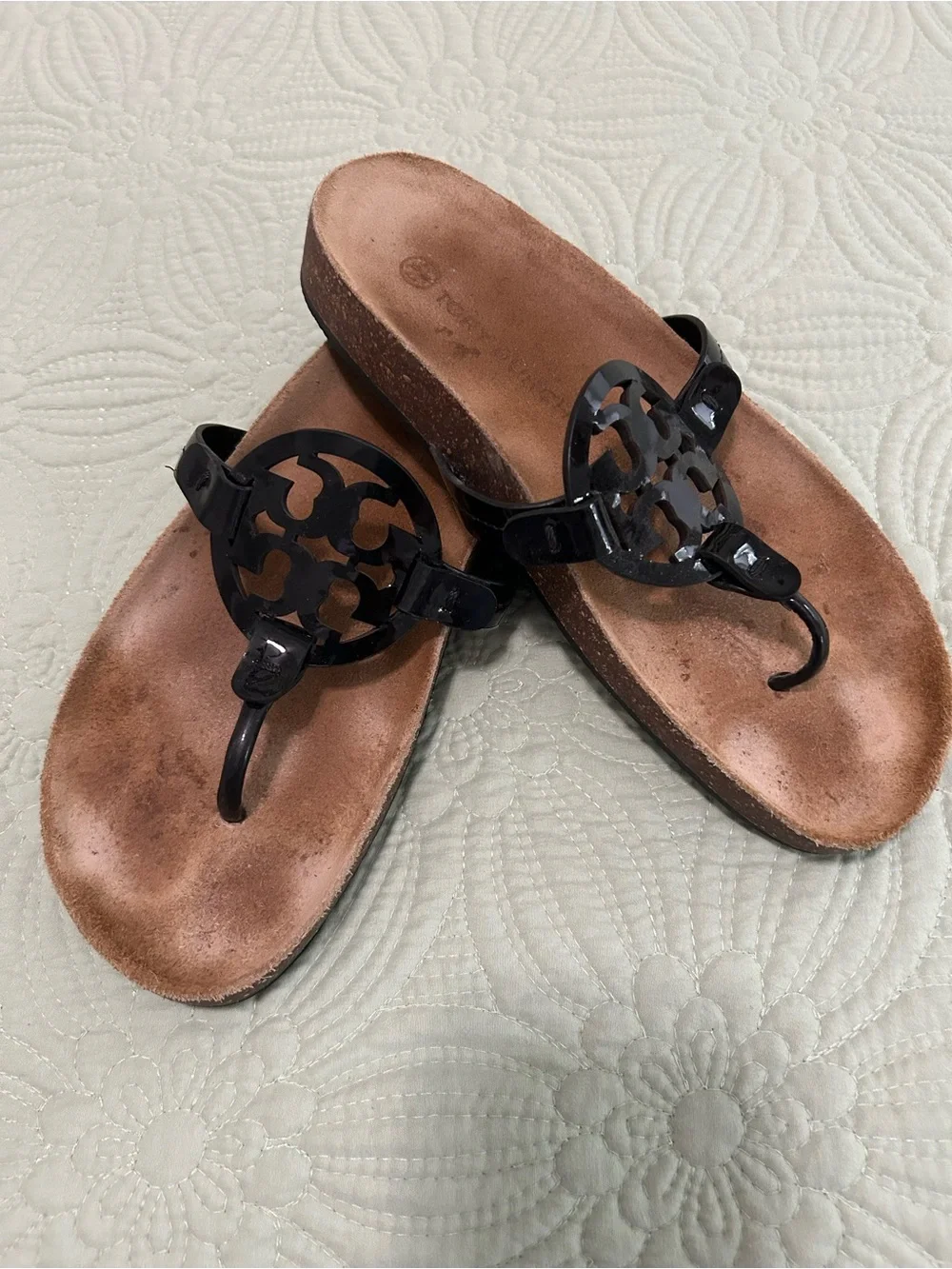 TORY BURCH Black Patent Logo Thong Sandals 8M Sueded Insole for GREAT COMFORT!